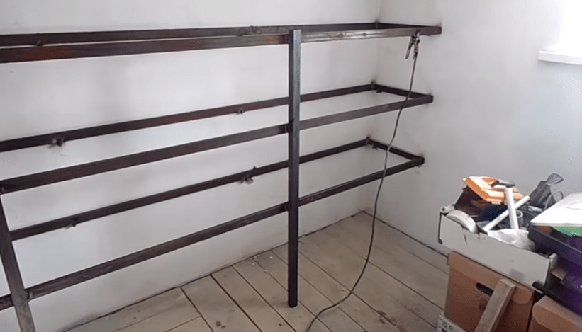 уголок под полку металлический